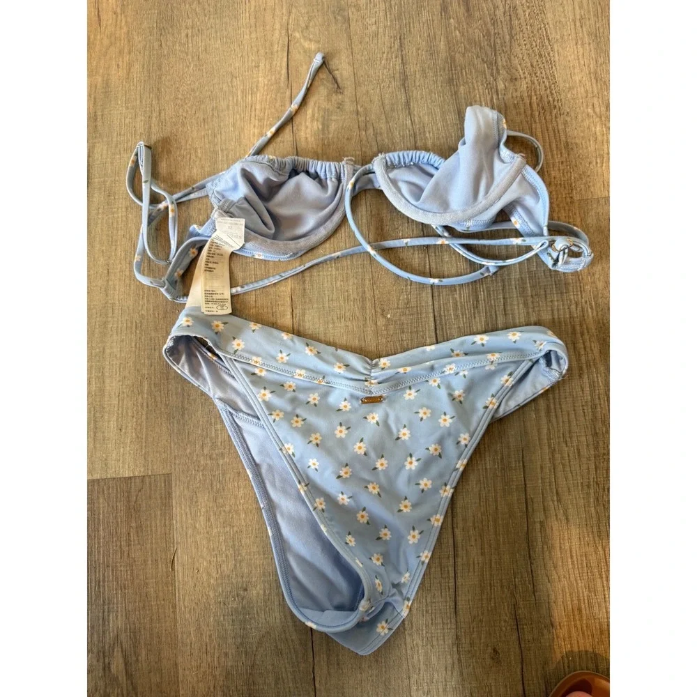 Hollister Blue Daisy Floral Underwire Bikini Set XS Wrap Top V-Front Bottoms